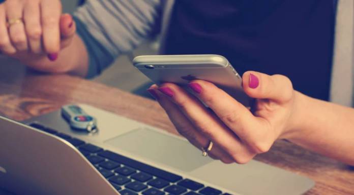 M-commerce − jak zmienił nasze zwyczaje zakupowe? M-commerce − zmienia zwyczaje zakupowe