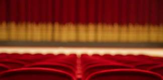 zachowanie w teatrze