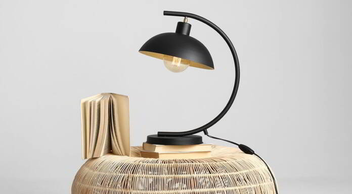 Jak wybrać lampy stołowe? Lampka biurkowa